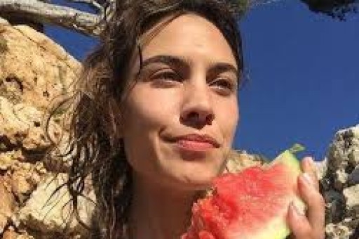 顶流流量小生隐婚生子实锤曝光粉丝怒批人设崩塌！